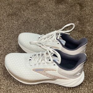 Brooks White and Gray Running Shoes